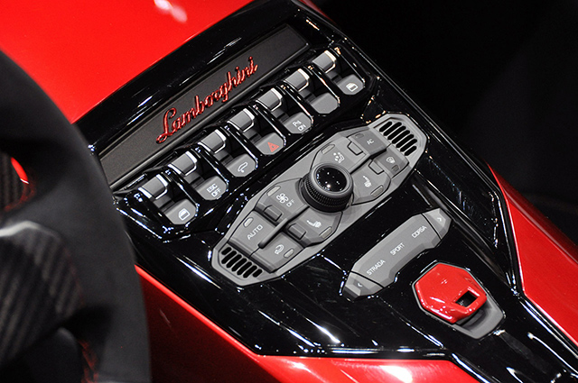 060312_lamborghini_aventador_j_10.jpg