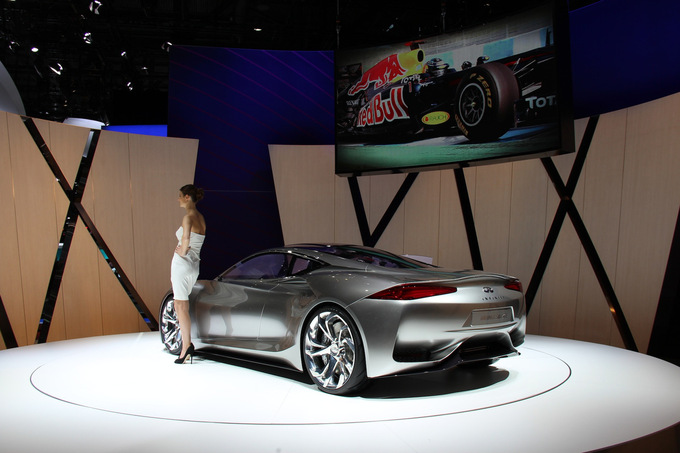 Infiniti emerg_e_03_etoday_ru.jpg