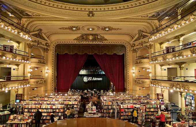Книжный магазин в театре в Аргентине
