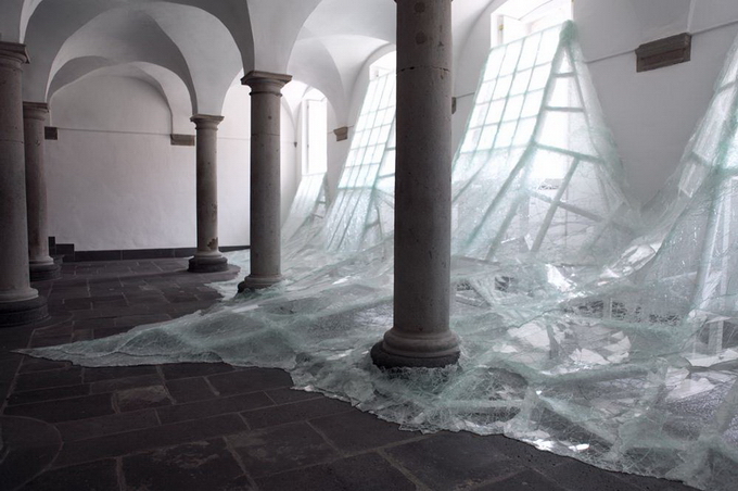 Стеклянный потоп от Baptiste Debombourg