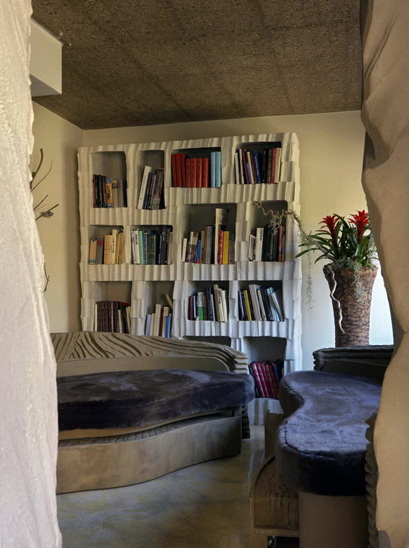 Casa-Tiziana-Serretta-Milan-photo-massimo-listri-yatzer-17_.jpg