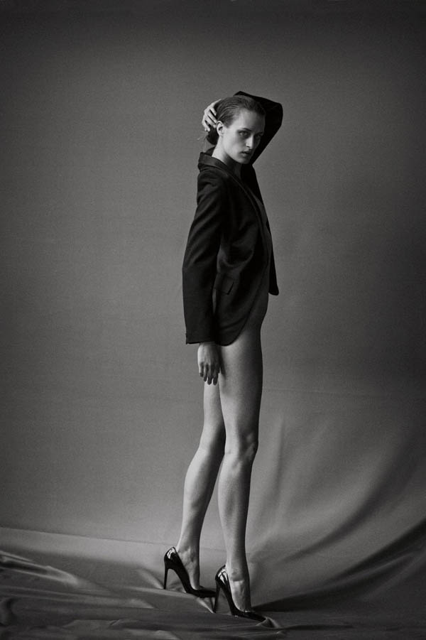njaauermanntonigarrnorsvoguegermanyjune2012nsfw13.jpg