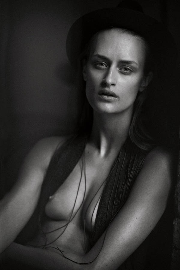 njaauermanntonigarrnorsvoguegermanyjune2012nsfw14.jpg