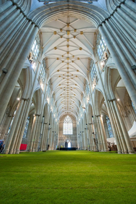 Cathedral-Interior-Covered-in-Grass1-640x481.jpg