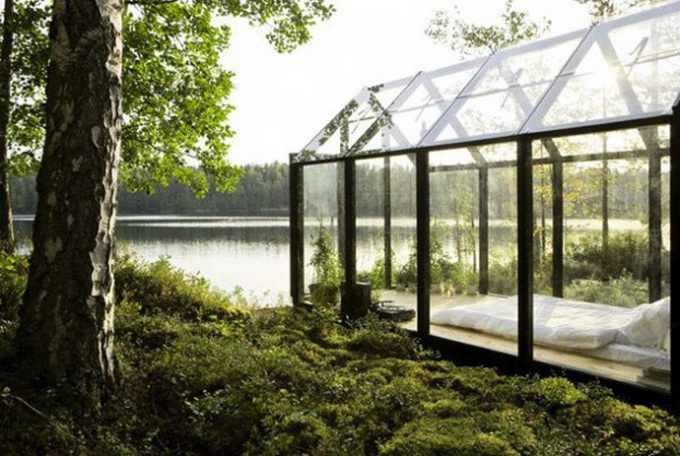 Садовый домик из стекла