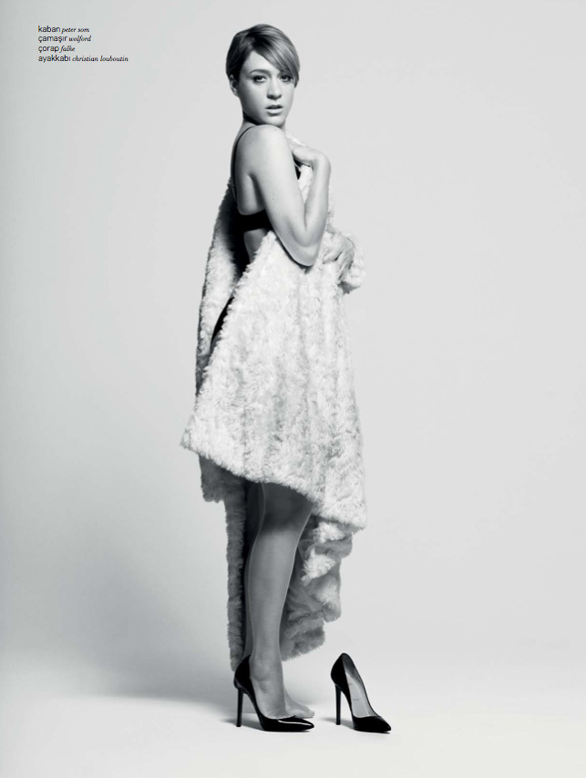 chloe-sevigny-xoxo-september-2012-09.jpg