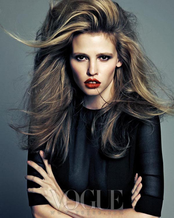 lara-stone1.jpg