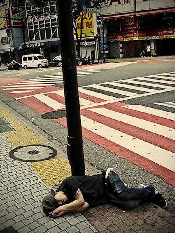 adrian_storey_tokyo_sleeping_10.jpg