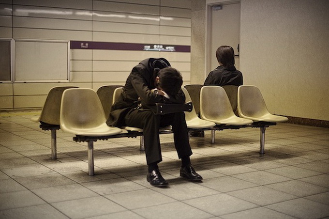 adrian_storey_tokyo_sleeping_12.jpg