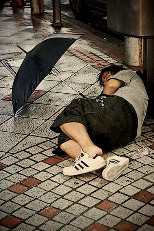 adrian_storey_tokyo_sleeping_2.jpg