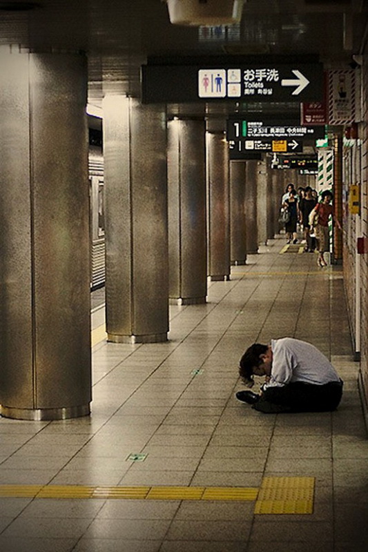 adrian_storey_tokyo_sleeping_6.jpg