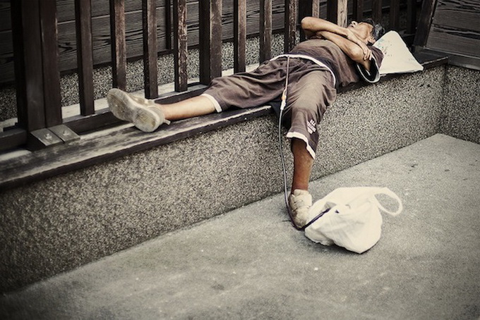 adrian_storey_tokyo_sleeping_8.jpg