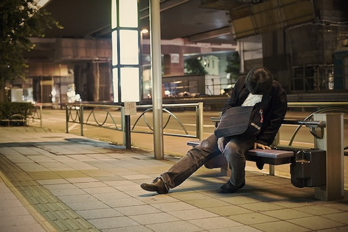 adrian_storey_tokyo_sleeping_9.jpg