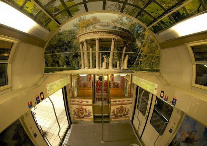 parisian-rer-train-transformed-like-versailles-1-600x425.jpg