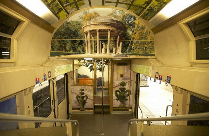 parisian-rer-train-transformed-like-versailles-1-600x428.jpg