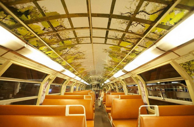 parisian-rer-train-transformed-like-versailles-1-600x429.jpg