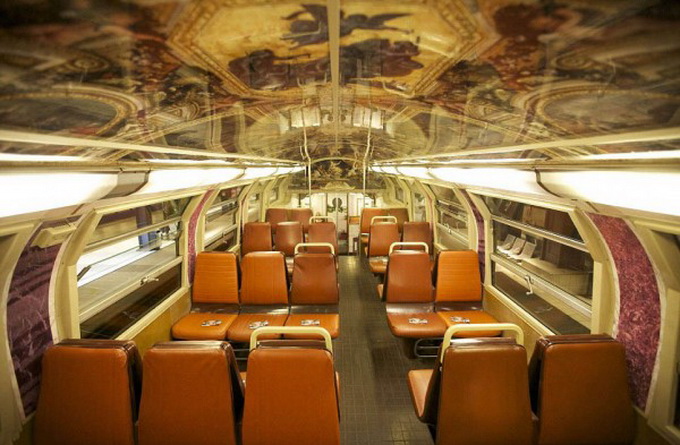 parisian-rer-train-transformed-like-versailles-1-600x430.jpg