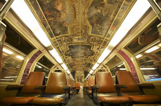parisian-rer-train-transformed-like-versailles-1-600x438.jpg