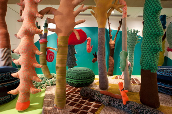 dezeen_Knitted-tree-and-creatire-by-Donna-Wilson-for-the-Stepney-Green-Desgn-Collection__4.jpg