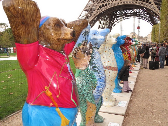 140 медведей в Париже