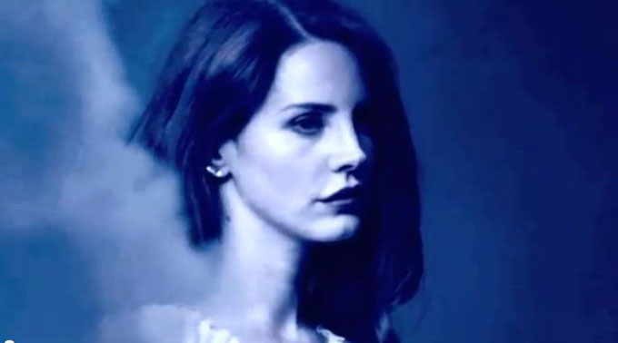 LANA DEL REY - BEL AIR - YouTube - Windows Internet Explorer_2012-11-08_22-55-14.jpg