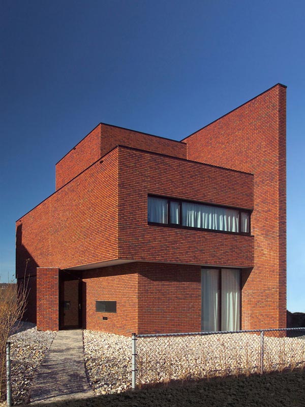 brick-wall-house-03.jpg
