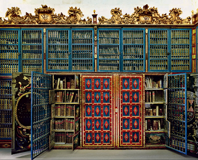 10-of-the-most-beautiful-school-libraries_02.jpg