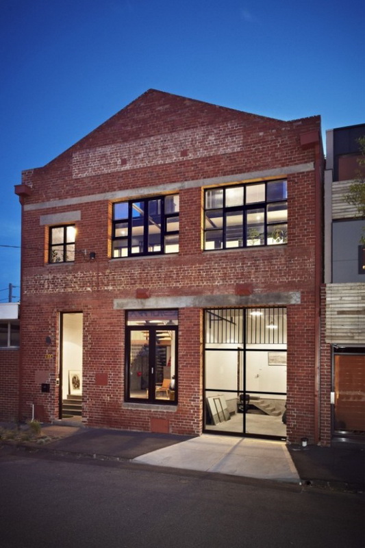 trendhome-warehouse-turned-into-2-lofts-melbourne-01-600x900.jpg