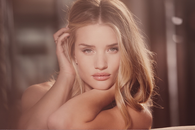 RosieHuntingtonWhiteleyMarksSpencer04.jpg