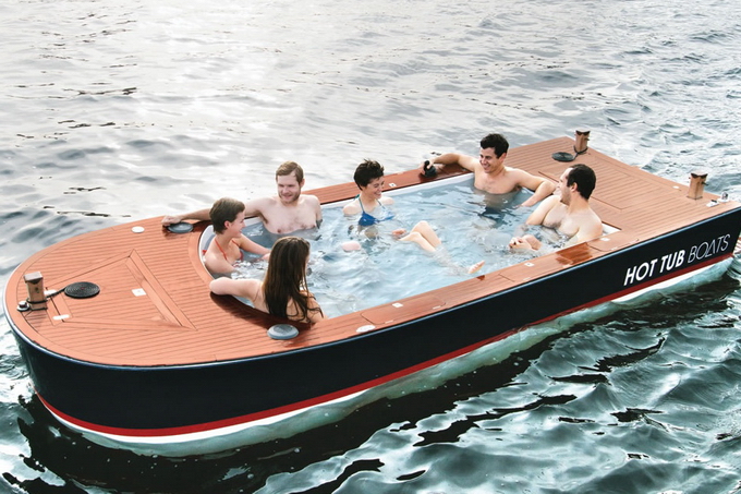 Лодка-джакузи Hot Tub Boat