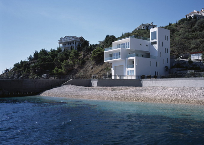 dezeen_Yacht-House-by-Robin-Monotti_ss_1.jpg