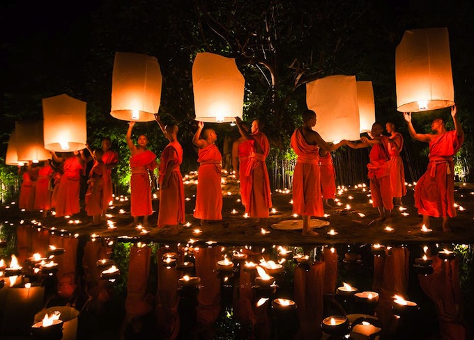 Smithsonian-photo-contest-travel-monks-lanterns-thailand-daniel-nahabedian.jpg