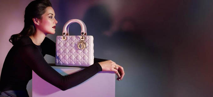 Марион Котийяр в рекламе линии сумок Lady Dior 