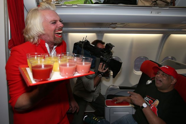 richard_branson_stewardess02.jpg