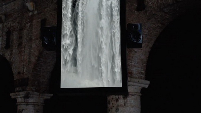 Audiovisual-Installation-of-Waterfalls6.jpg