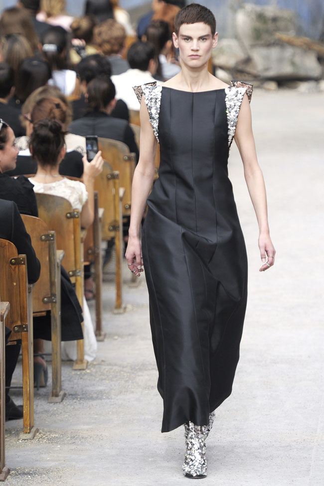 chanel-haute-couture-fall-40.jpg