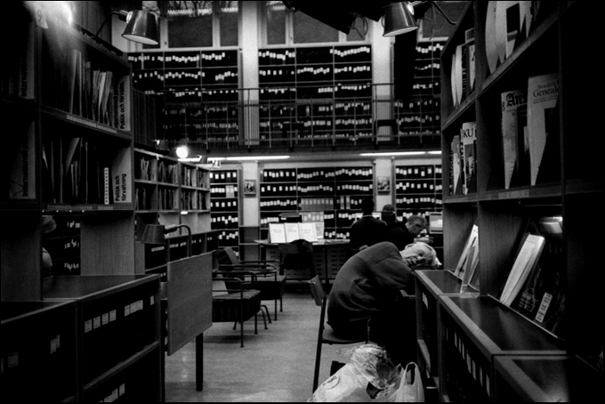 peoplesleepinginlibraries8.jpg