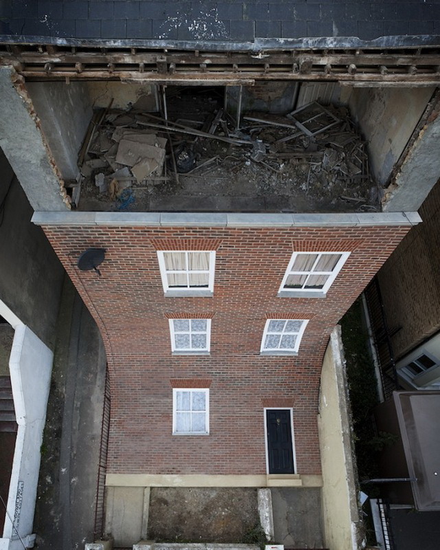 Awesome-Facade-On-An-Abandoned-Building1-640x672.jpg