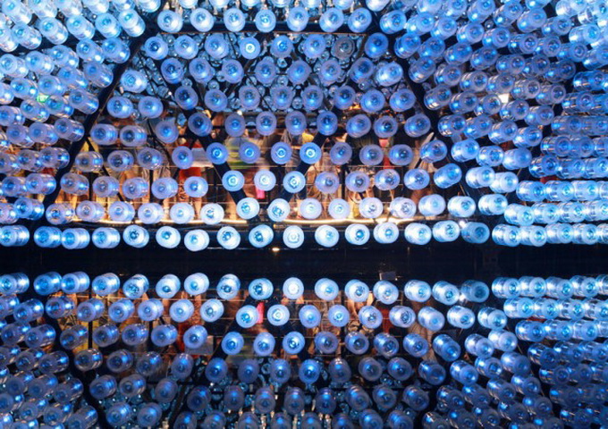 Lantern-Pavilion-made-from-Recycled-Water-Bottles-640x461.jpg