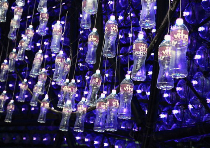 Lantern-Pavilion-made-from-Recycled-Water-Bottles-640x462.jpg