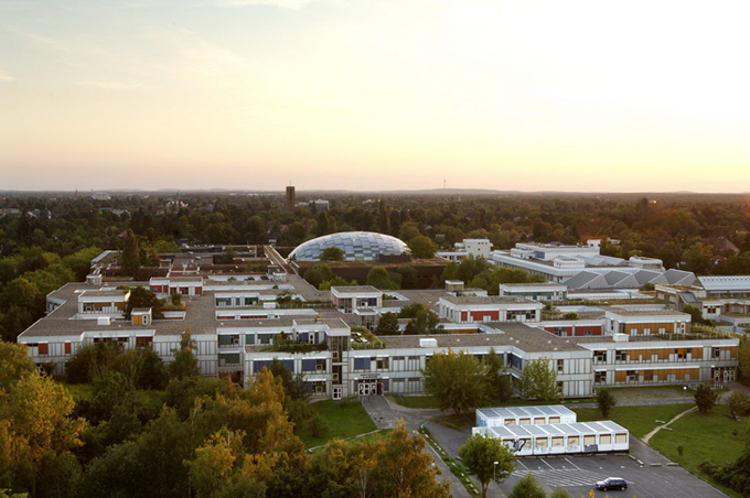 Free-University-Foster-02.jpg