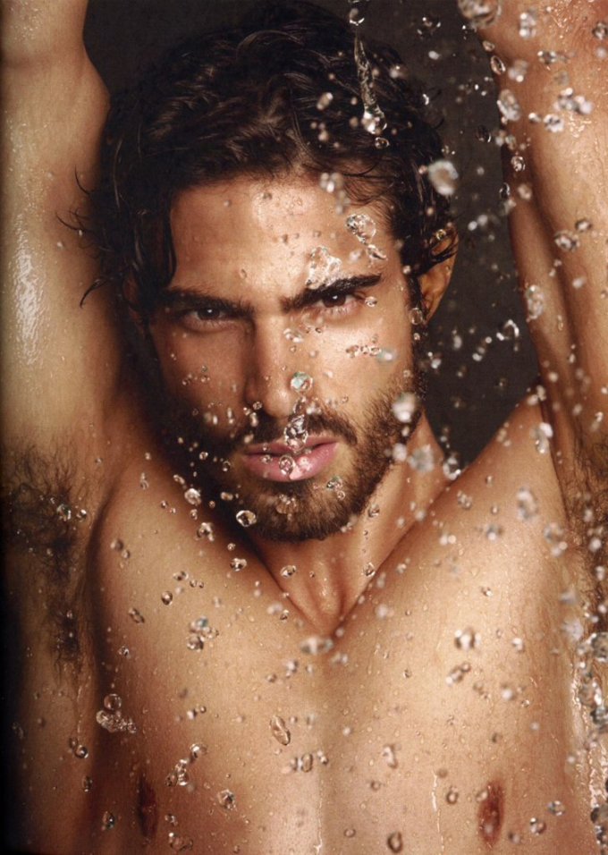juan-betancourt-by-tom-ford-for-tom-ford-for-men-skincare-and-grooming-3-728x1024.jpg