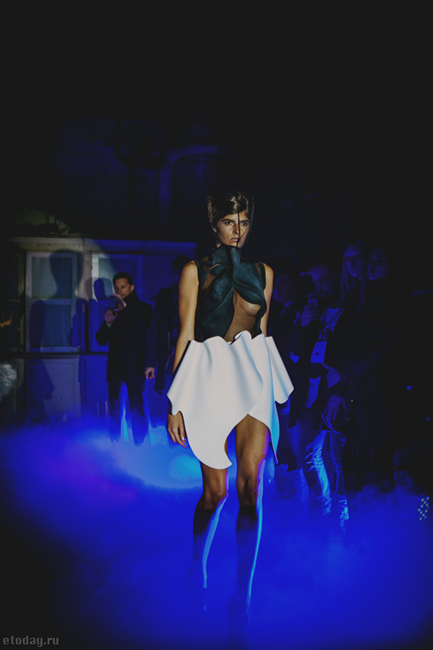 2-etoday-19-10-2013-PIROSMANI.jpg