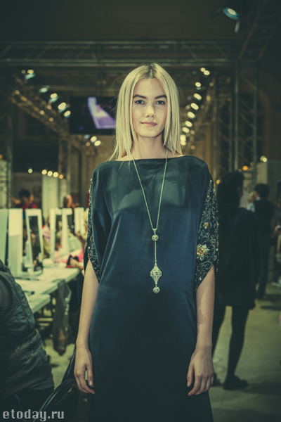 etoday-MBFW ss14-backstage-16.jpg