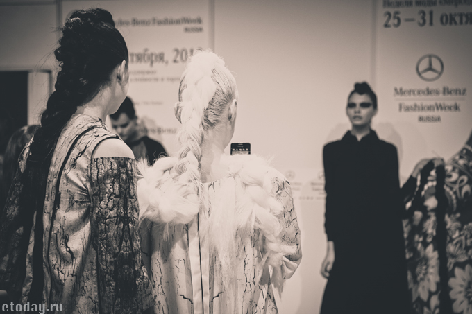 etoday-MBFW ss14-backstage-33.jpg