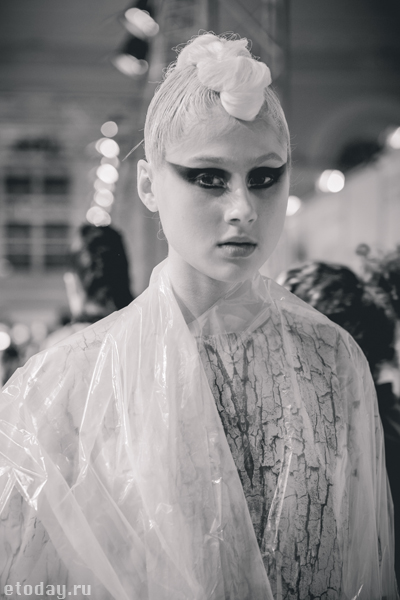 etoday-MBFW ss14-backstage-36.jpg