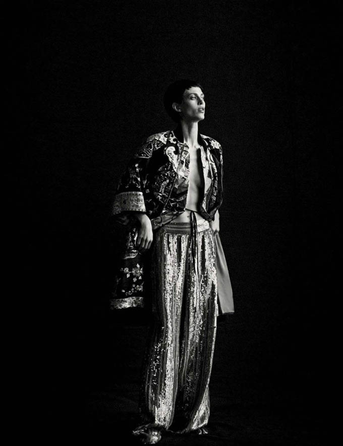 A-Unique-Attitude-Peter-Lindbergh-Vogue-Italia-09.jpg