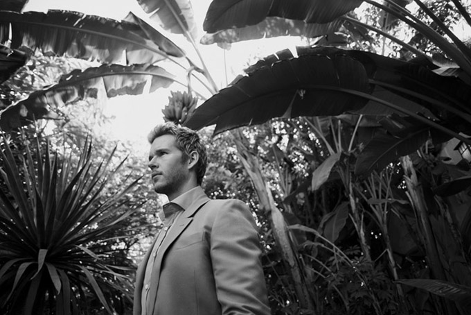 Ryan-Kwanten-LUomo-Vogue-Eric-Guillemain-04.jpg