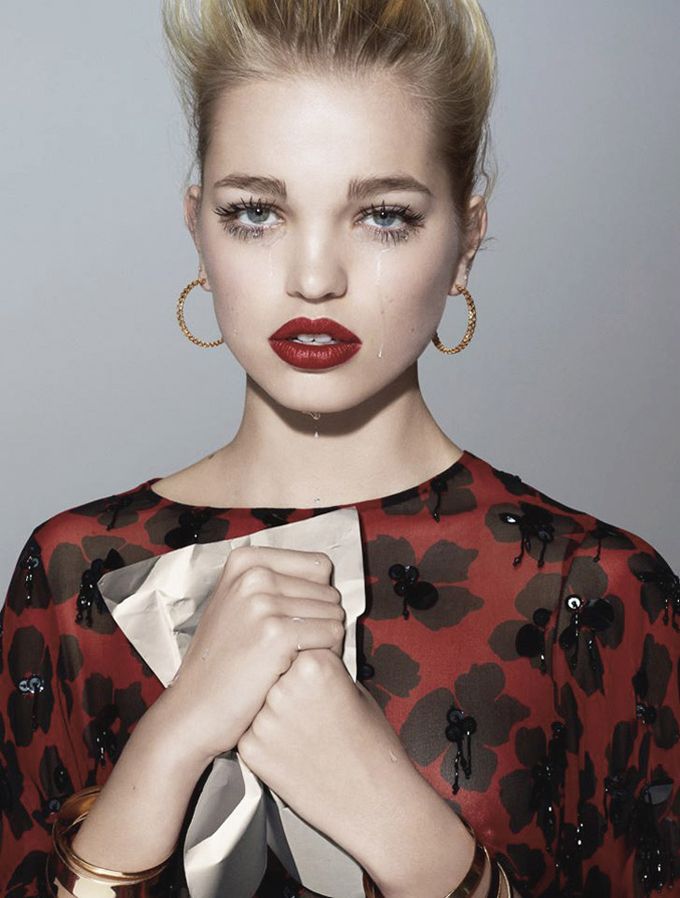 Daphne-Groeneveld-Antidote-Cuneyt-Akeroglu-04.jpg