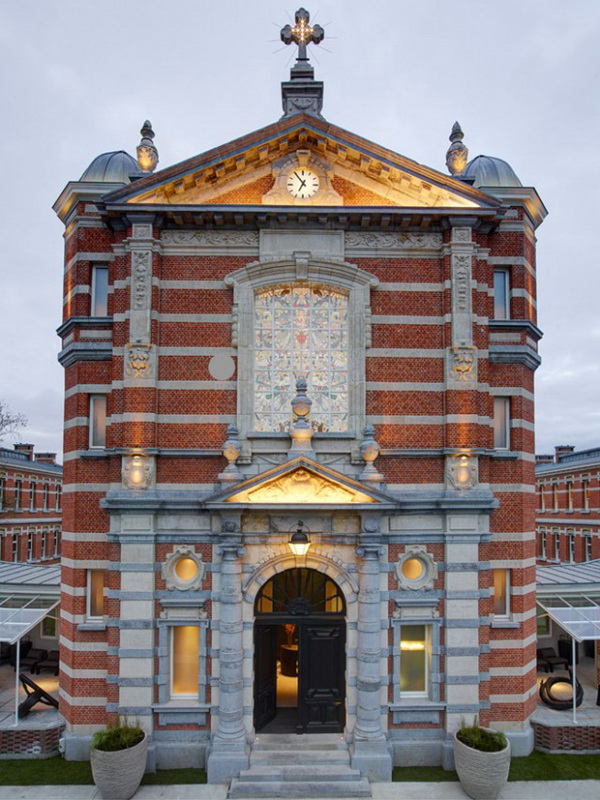 Old-Chapel-converted-in-Restaurant-in-Antwerp1-640x_3.jpg